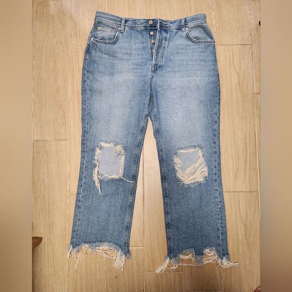 We the Free Distressed Jeans - Picture 1 of 9